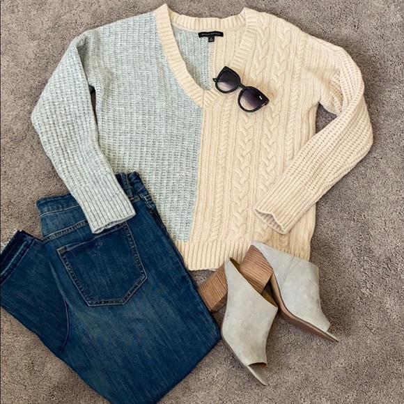 Banana Republic Sweaters - BANANA REPUBLIC • 2 TONE • KNIT • SWEATER